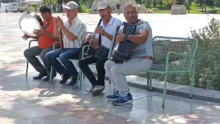 Musiciens place Skanderbeg, Tirana, Albanie 23 août 2022