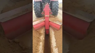 TRENCHING MACHINE