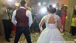 Casamento: Casal leva convidados a loucura com danças engraçadas e sensuais