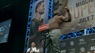 Ufc 226 derrick lewis weigh ins and his angelic scream