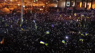 Майдан Незалежності. Гімн України (виконує народ).