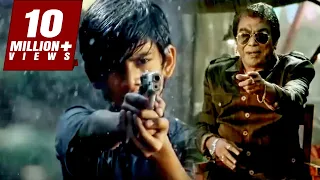 छोटे से बच्चे ने देखिये कैसे डेरिंग करके एक पुलिसवाले की जान बचायी | Allu Arjun Best Action Scene