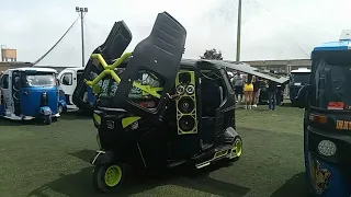 MOTOTAXI TUNEADO BAJAJ CON LAS 4 PUERTAS ELEVADIZAS BAJAJ