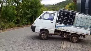 "Wheelie" Überladen Daihatsu Kipper "Mutter kommentiert"