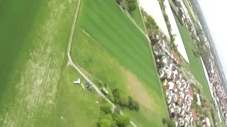 Landing my hangglider, ground view and onboard view