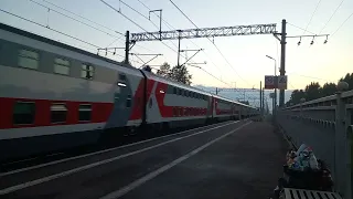 Электровоз ЭП20-063 с двухэтажным поездом проследовал платформу Трубниково