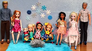 2023 Happy New Year! Elsa & Anna toddlers - Barbie - gifts - games - countdown