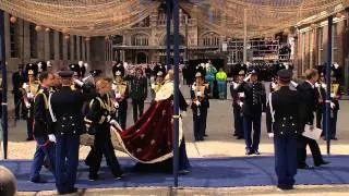 Het militair ceremonieel tijdens de troonswisseling