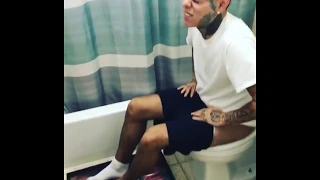 6ix9ine Uses Trippie Redd POLES1469 Gold Plaque As a toilet Floor 😂😂