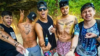 FIZ TATUAGEM NOS MEUS AMIGOS NA PRAIA !