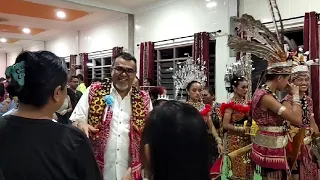 Nyambut penatai YB Datuk Haji Hasbi agi rumah panjai T.R Hellen Ensurai Limbang.