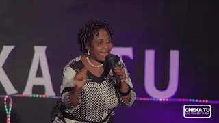 Mama Mawigi kwenye stage| Shule Edition| CHEKA TU