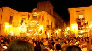 Festa S.Antonio Abate 2010 - Vigneri Ballata in piazza 5a parte (saluto finale).AVI