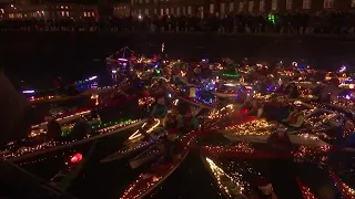 Decorated kayaks light up Copenhagen canals on Saint Lucia's Day