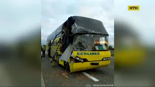 На Миколаївщині рейсовий автобус протаранив зерновоз, 1 людина загинула