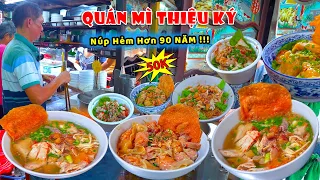 Tiệm Mì Thập Cẩm Người Hoa Núp Hẻm Gần 100 Năm Với Cách Làm Mì Độc Đáo Giá 50k ở Sài Gòn