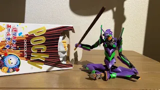 【コマ撮り】ポッキーを食すエヴァ初号機　Evangelion Unit 01 Stop Motion