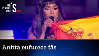 Gafe! Anitta exibe bandeira da Espanha em show em Portugal