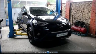 Замена нижней накладки переднего бампера  на Toyota RAV4 2,5 Тойота РАВ 4 2018 года