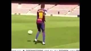 Dembele drop the football during presentation  first day in Barcelona . Hahahahaha