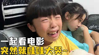Qingbao and her sister cried a lot while watching the movie, and her mother also burst into tears