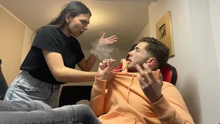 PRANK JE FUME UNE CIGARETTE DEVANT MA COPINE (elle me massacre)