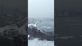 Зимовий Дніпро. Київ. Україна. Dnipro River in winter. Kyiv. Ukraine.