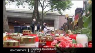 Duisburg residents mourn Love Parade victims