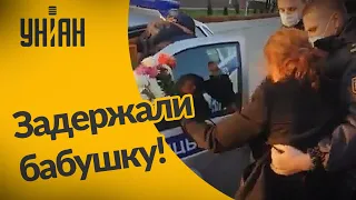 В Беларуси милиционеры затолкали пенсионерку в машину и увезли её в отделение!