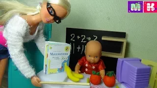 Math lesson. What's 2 2? Dolls at school. Katya and Max are a hilarious family.