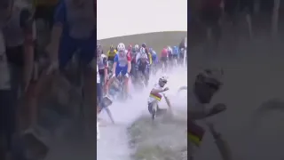 Belle cabriole de Julian Alaphilippe