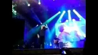 Gusttavo Lima cantando musica inedita pela primeira vez no show de Itauna !!