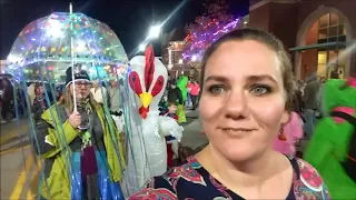 США: ПОЛИЦИЯ И МАЛЫЙ БИЗНЕС/ПРАЗДНИК НА УЛИЦЕ (Main Street Halloween)