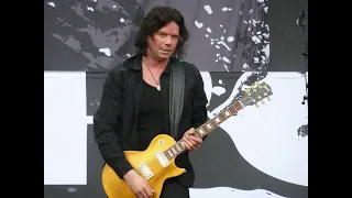 Gods Of Metal 2011 - Milan - John Norum solo (Paul Gilbert is watching him)