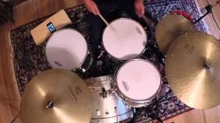 How to play Rain, Ringo's favorite Beatles tune.