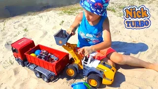 Песочный замок Брудер машинки и Хотвилс Ищем сюрпризы. Big Sand Castle, cars Bruder and Hot Wheels