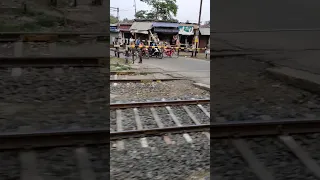 Gate man struggling toclose the Rail gate #shorts#indianrailways #levelcrossing