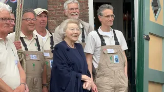 Prinses Beatrix opent op de Nationale Molendagen 2023 in molen De Roos in Delft.