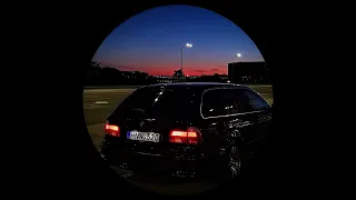 [HOUSE] Mix for a Nightride in an early 2000s BMW