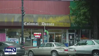 Armed robbers target Oakland donut shop