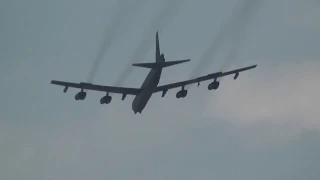 Бомбардировщики ВВС США B - 52 сымитировали ракетный удар по Сибири из Арктики