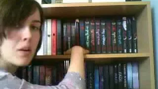 Vlog Tour of my bookshelves Part 1