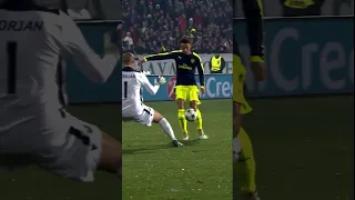 Epic goal by Mesut🤯 #ozil #football #footballskill