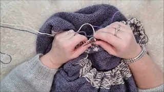 Lik strikkefasthet på ensfarget og mønstret strikk