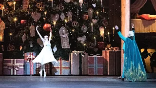 The Nutcracker - Christmas Tree Transformation (The Royal Ballet)