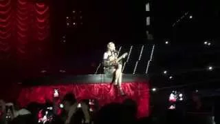 Madonna - La Vie En Rose live @ Rebel Heart Tour 2015 (Torino 21.11.2015)