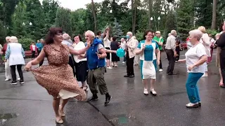 ПУСТЬ СДОХНУТ ТЕ, КТО НАС НЕ ЗАХОТЕЛ!👍🕺💃/КЛАСС ТАНЦЫ В ПАРКЕ ГОРЬКОГО ХАРЬКОВ ИЮНЬ 2021