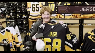 Jaromir Jagr's mother, Anna Jagrova, has truly captured our hearts 💖