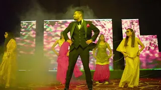 Groom's Surprise Dance Performance | Superhit Bollywood Songs #weddingchoreography #youtubeshorts