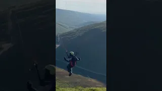 Parasailers at the summit of Hatcher Pass in Alaska 🪂